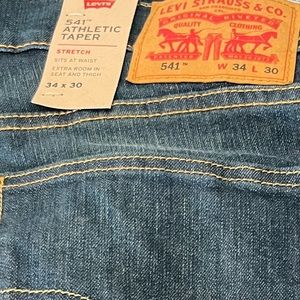 Brand new never worn Levi mens jeans style 541